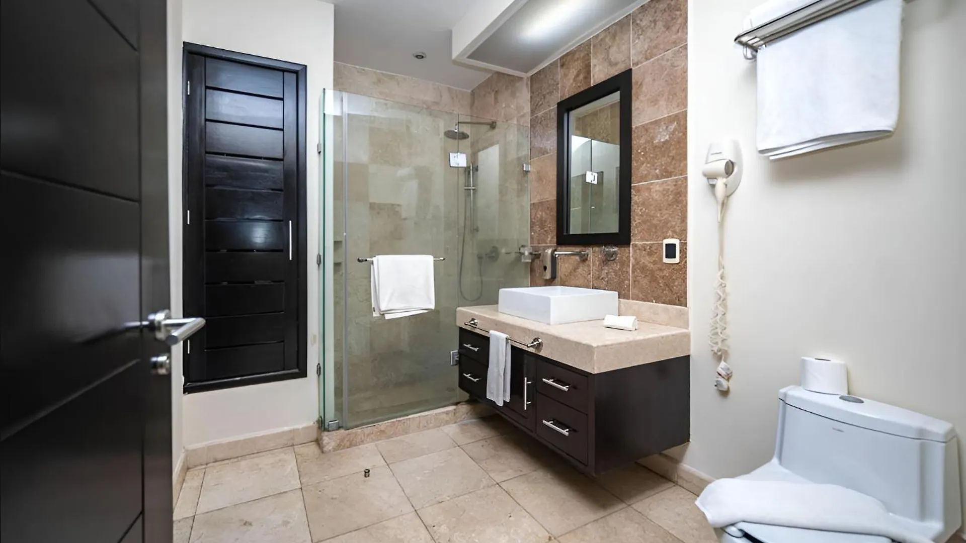 205 C: Centrally Located Apto. With Ocean View Playa del Carmen